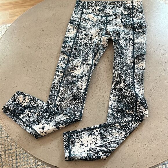 Lululemon navy blue print leggings 4 - Picture 2 of 6